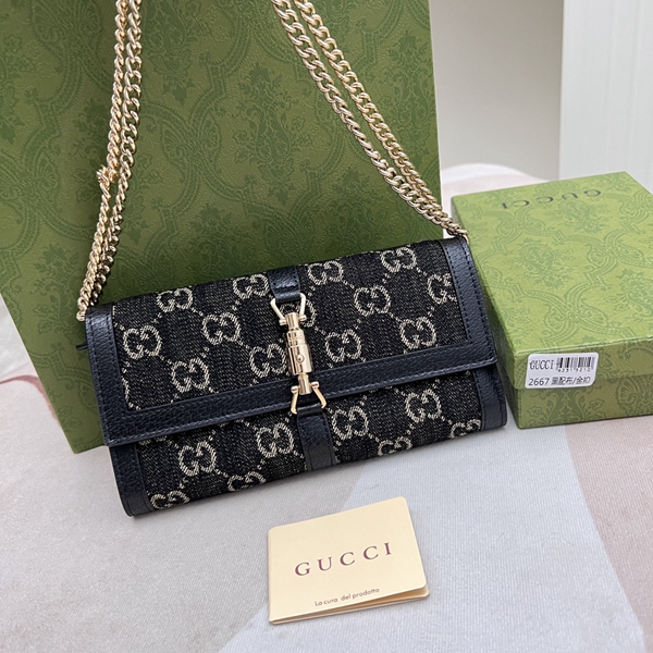 グッチ財布コピー着用イメージ